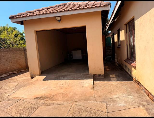 2 BEDROOM HOUSE FOR SALE IN GEELHOUTPARK